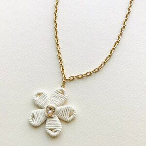 NWT Emberly gold-tone chain necklace with woven flower